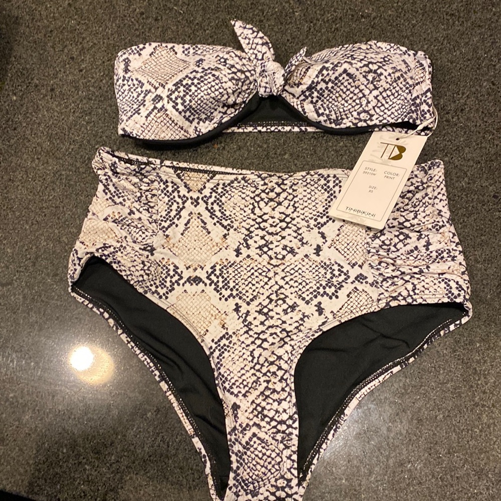 Tinibikini snake print set!
